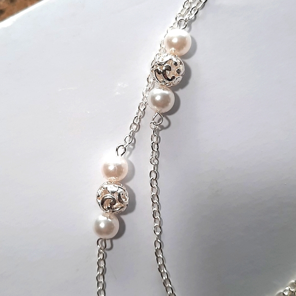 Kim Roger's Inspirations opera-length Statement Necklace Silver and Faux Pearl - Picture 3 of 6